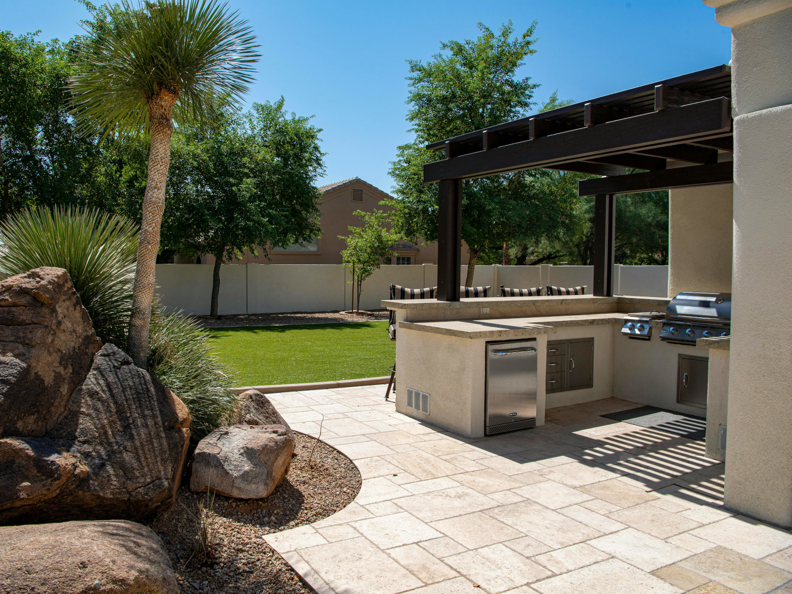 Custom Decks & Patios Outdoor Kitchen
